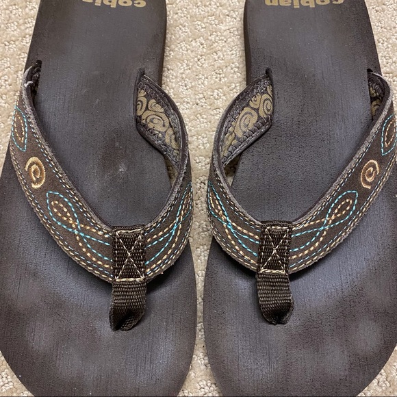 Cobain Brown Flip Flops w/ Turquoise Embroidery - Picture 3 of 7